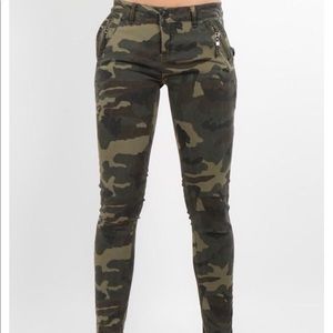 Plus size camo Jeans